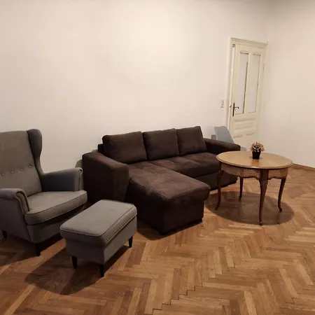 Cozy 10 Min Rathaus *